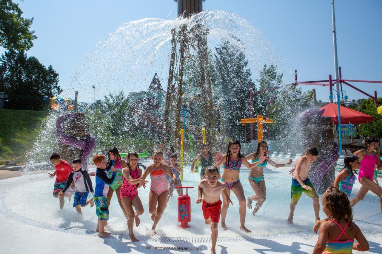 Six Flags Great Escape Lodge & Indoor Waterpark Queensbury Exterior photo