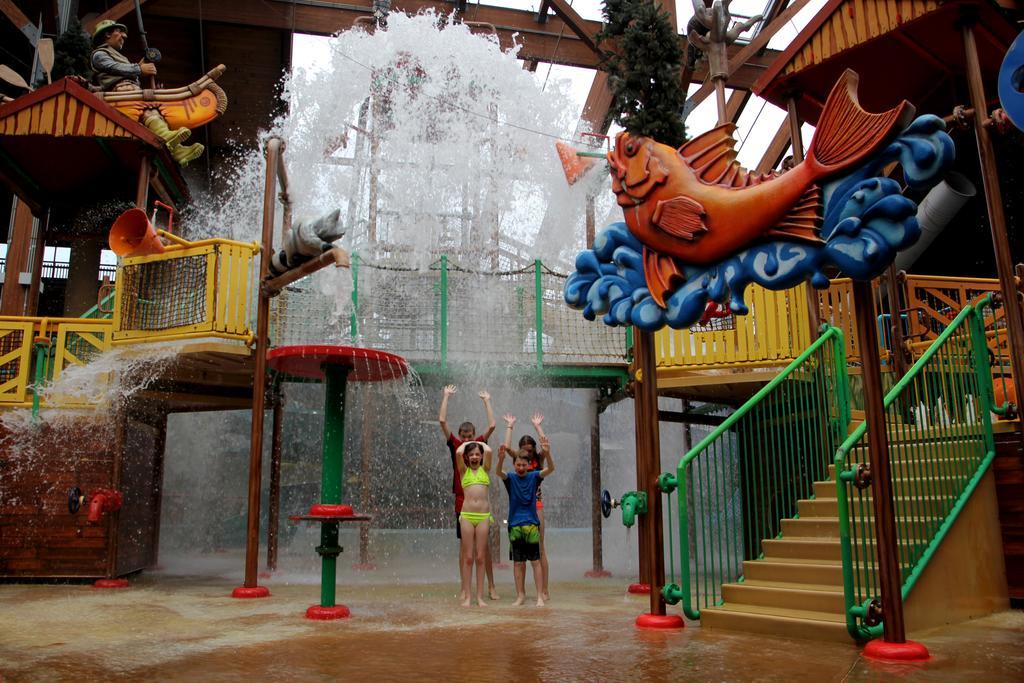 Six Flags Great Escape Lodge & Indoor Waterpark Queensbury Exterior photo