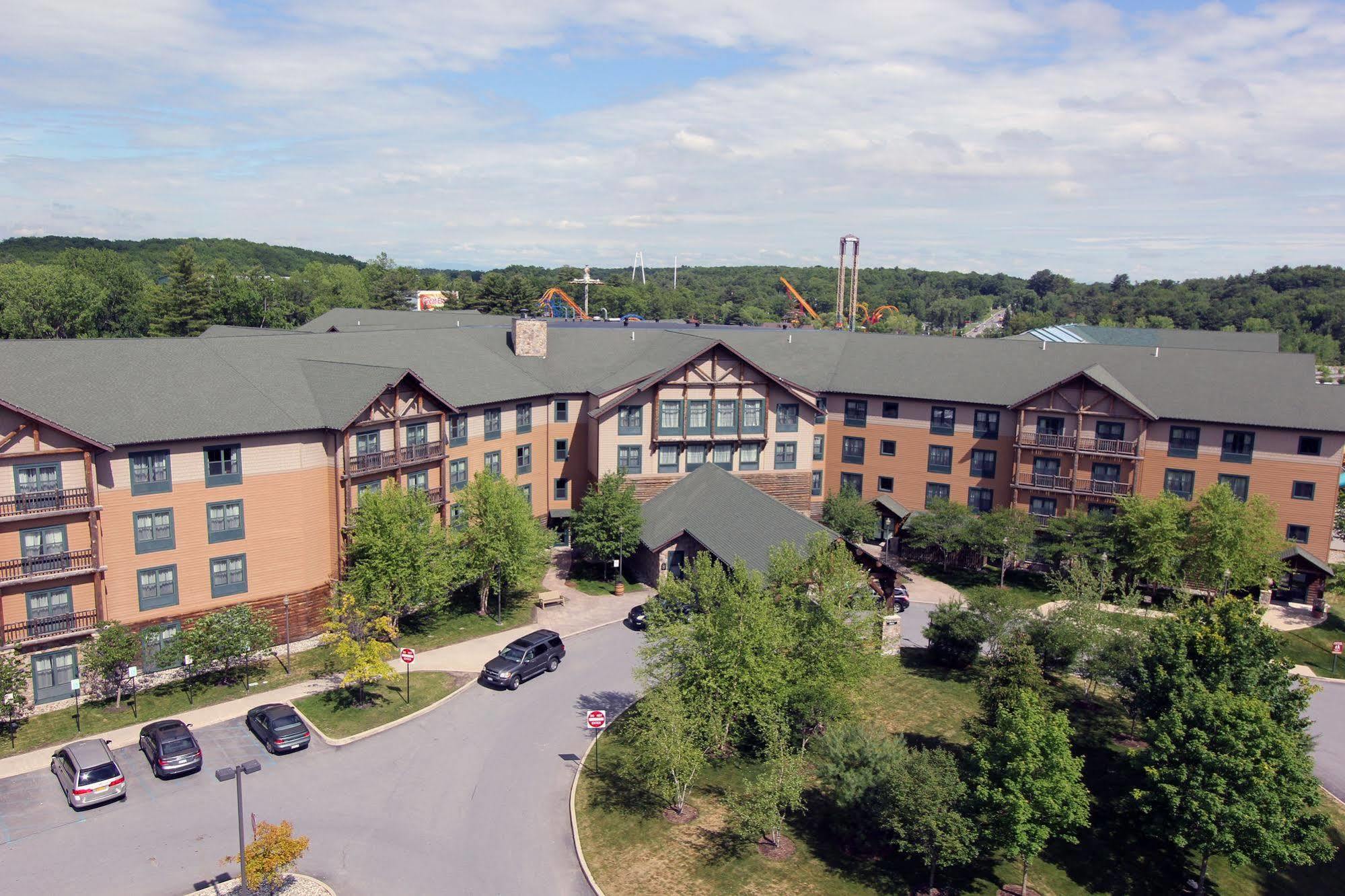 Six Flags Great Escape Lodge & Indoor Waterpark Queensbury Exterior photo